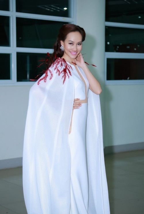 Á hậu Kim Duyên, Nam Cường ngồi ghế nóng cuộc thi sắc đẹp 1